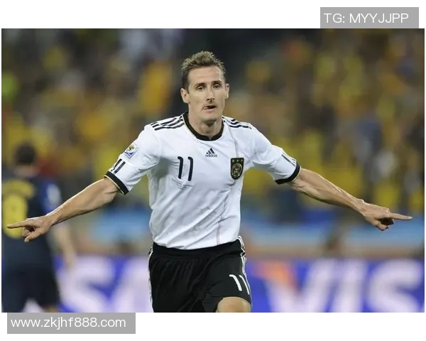 克洛泽辉煌足坛生涯回顾与球星卡收藏价值探秘